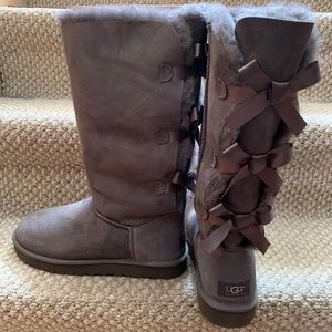 New UGG Bailey Bow Tall grey size 10